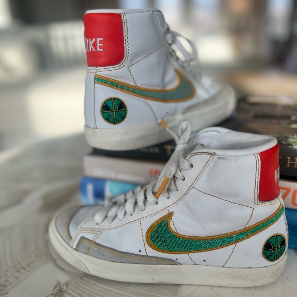 Nike BLAZER MID '77 VINTAGE
"Rayguns" youth boys 4Y